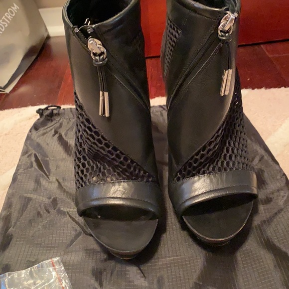 L.A.M.B Black heals - Picture 6 of 8